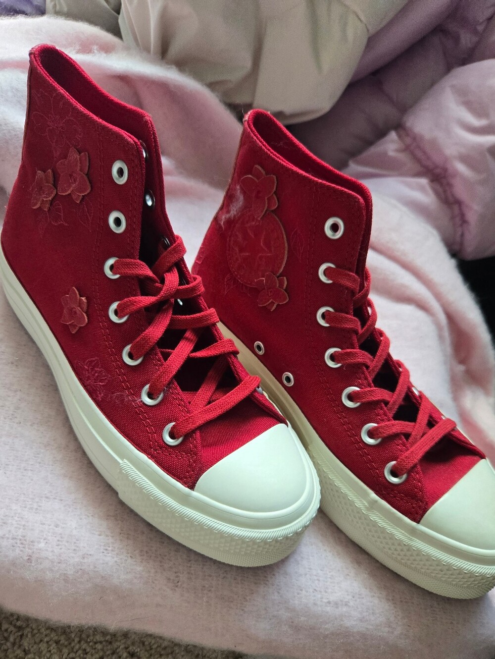 NWOB! Converse Red Platform Canvas Sneakers with Floral Embroidery. Size 8
